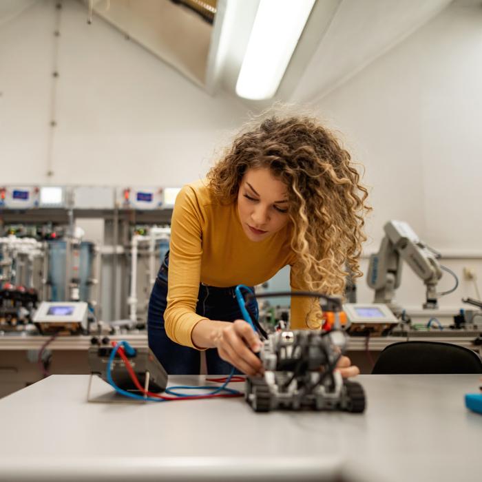 Ingegnere UniBg laureato nella laurea magistrale in Mechatronics and smart technology engineering